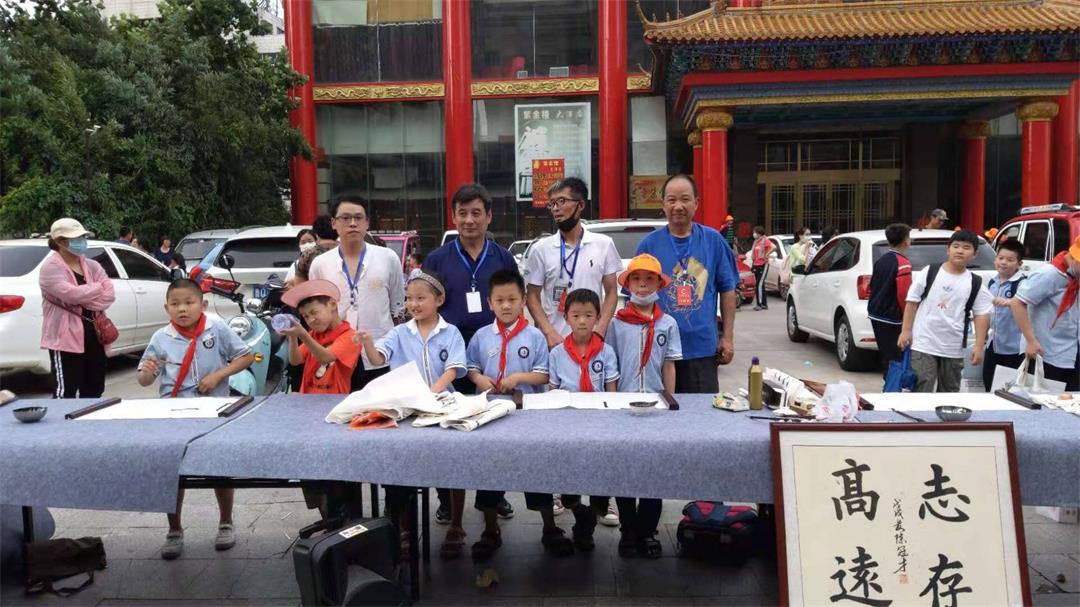 翰林教育和中华法书文化强强联合，现场书写、指导、招生。