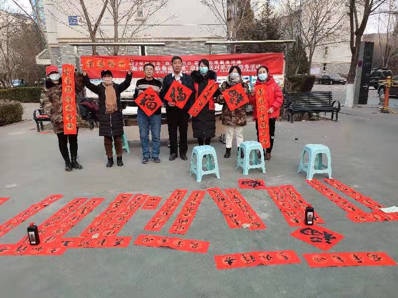 王旭孝、张志超、石彦忠三位书法老师携手为贺新春送祝福挥毫泼墨